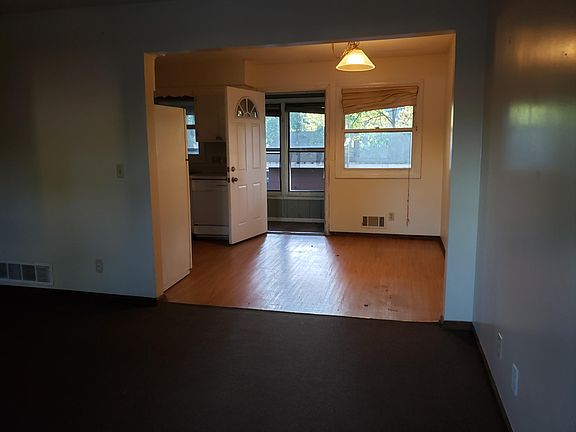 3rd image of 711 6th Ave SE