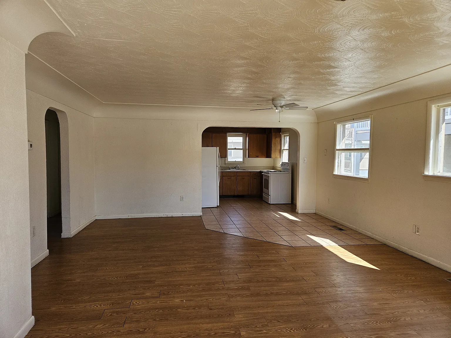 3 bed, 1.5 bath, 1116 sqft, $1,350 — Photo 2