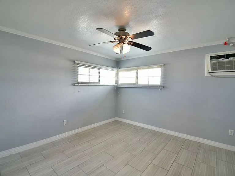1003 E Clark Ave — Photo 15