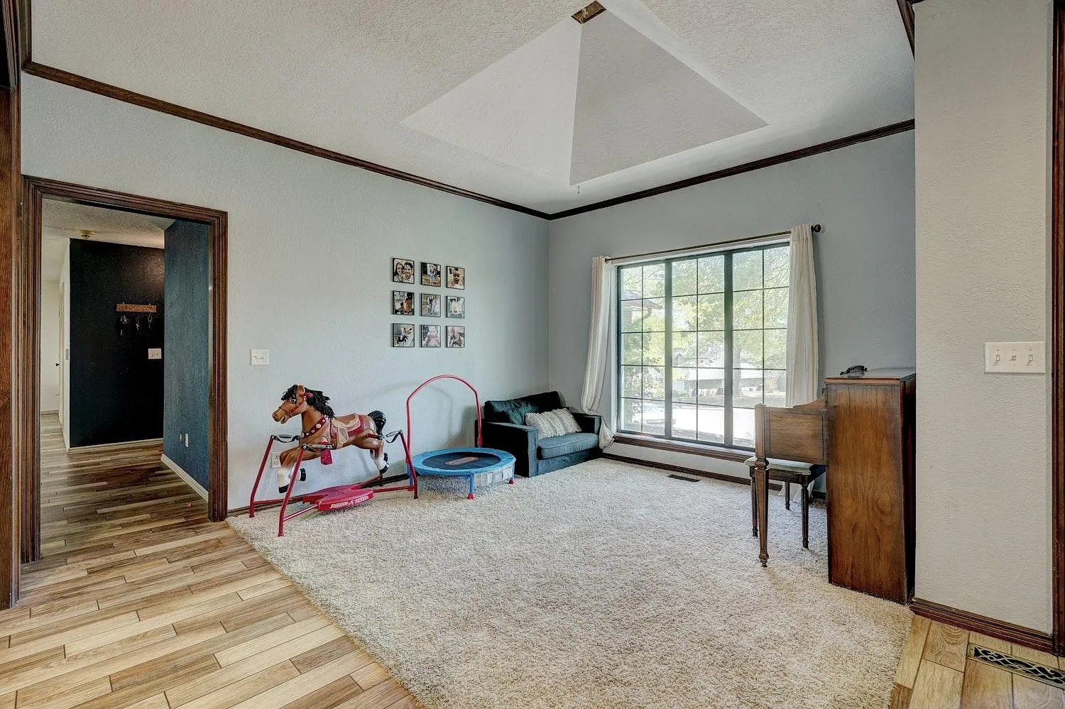 3 bed, 2.5 bath, 2467 sqft, $2,245 — Photo 4
