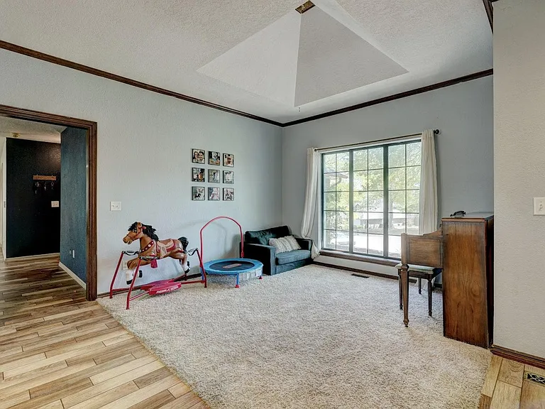 1409 Folkstone Rd — Photo 4