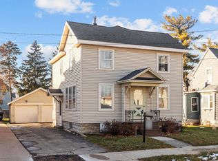 547 Pleasant St, Oshkosh, WI 54901