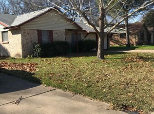 525 NW Chisholm Rd, Burleson, TX 76028