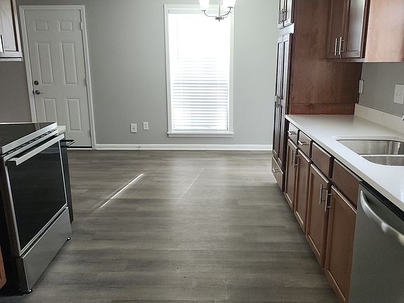 Kitchen and dinette area