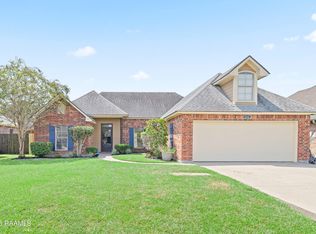 218 Oak Hill Ln, Youngsville, LA 70592