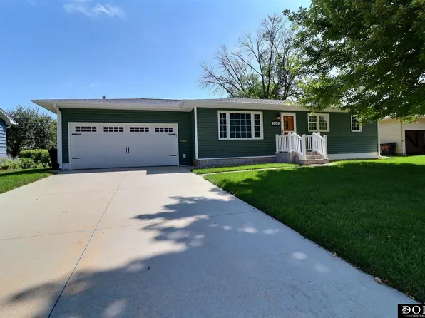 2082 Irene St, Fremont, NE 68025