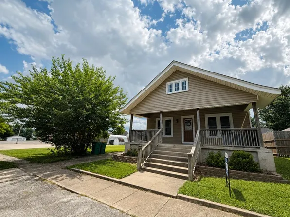 311 Jackson St, Macon, MO 63552