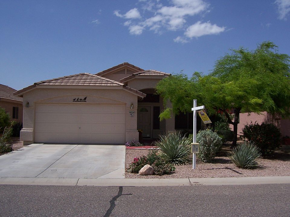 front of home w/nice landscaping