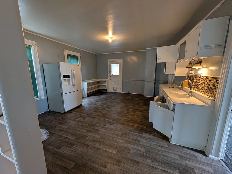 614 E 22nd St #1 — Photo 8