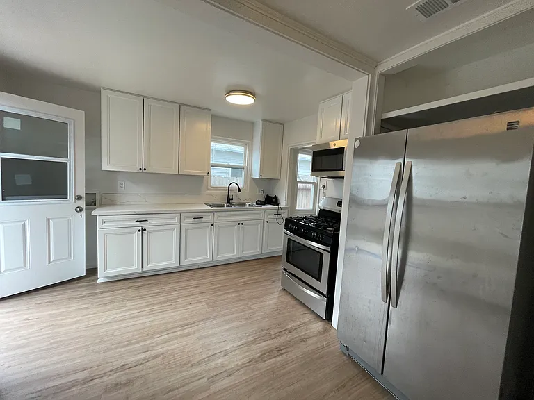 422 Church Ave — Photo 4