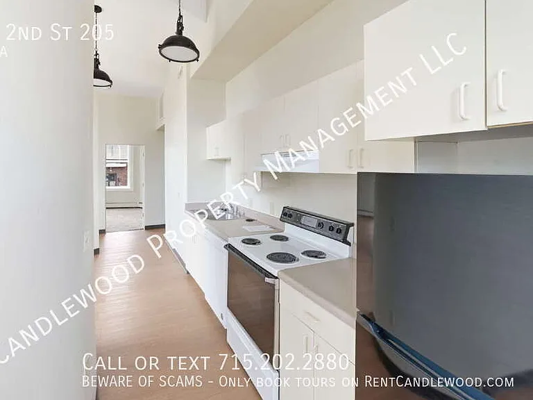 713 E 2nd St #205 — Photo 5