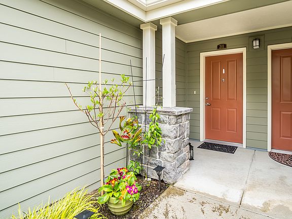 2nd image of 4425 Issaquah Pine Lake Rd SE #201