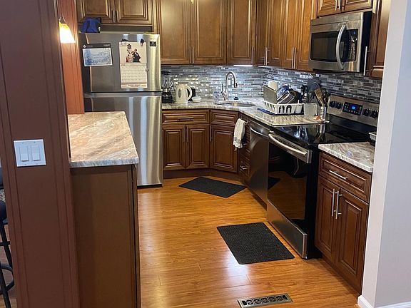 5th image of 230D Crocker Dr