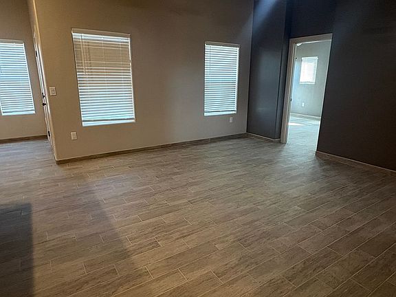 3rd image of 3001 Gladstone St