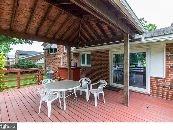 3rd image of 415 Park Dr