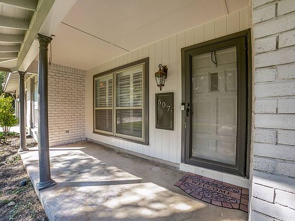 3rd image of 607 Indigo St