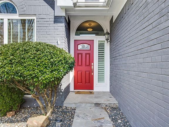 2nd image of 3012 Yale Dr