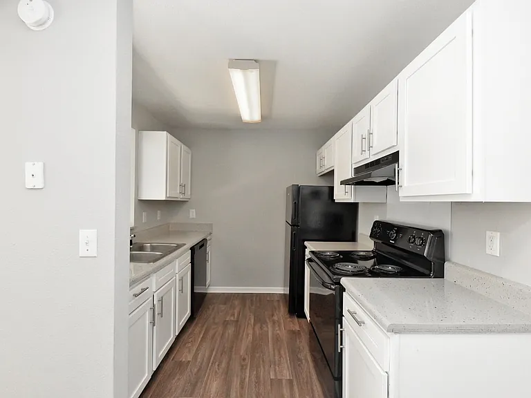 Fully equipped kitchen with black appliance package & generous counterspace