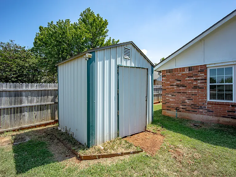 2605 Pennington Ave — Photo 23