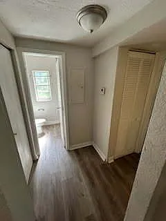 3 bed, 1.0 bath, 852 sqft, $1,275 — Photo 4