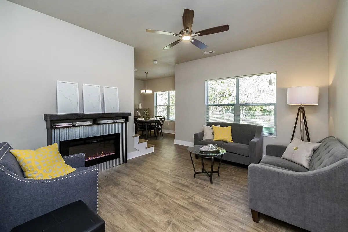 Suncrest — Photo 2