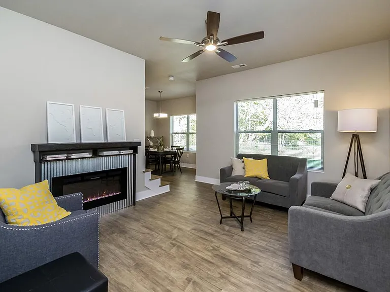 Suncrest — Photo 2