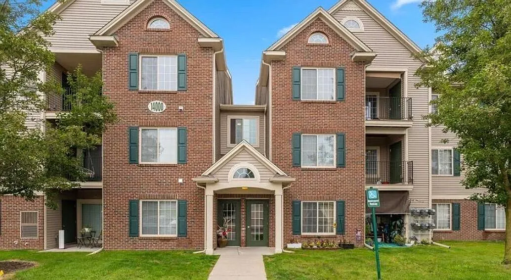 3 bed, 2.0 bath, 1239 sqft, $1,800 — Photo 2