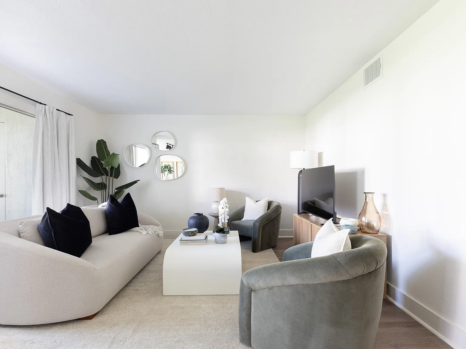Palm Isle Residences — Photo 4