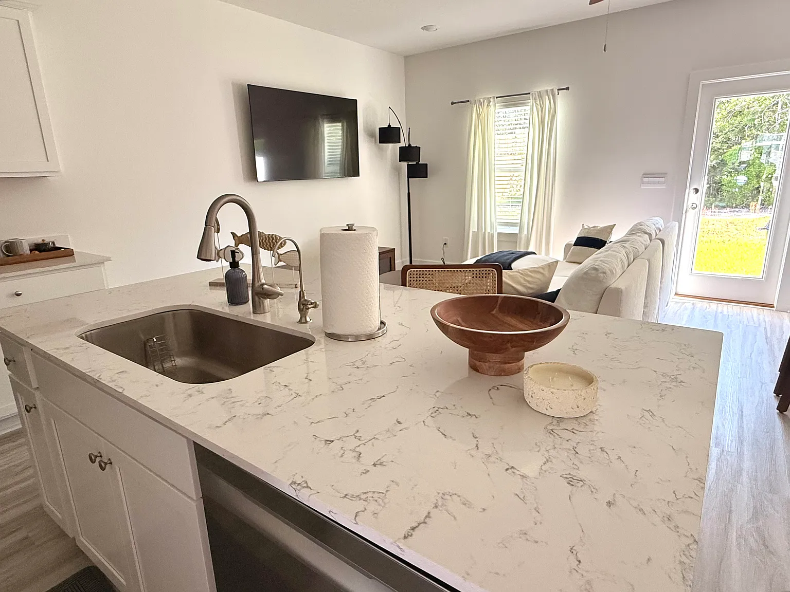 3 bed, 1459 sqft, $2,450 — Photo 2