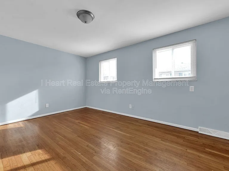 880 N Meadows Ct #J — Photo 7