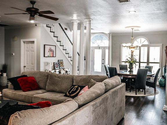 4th image of 803 Sweetbriar Dr