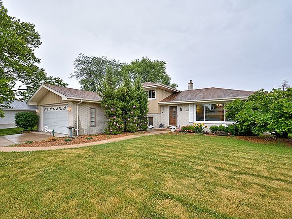 3rd image of 15149 Hollyhock Ct