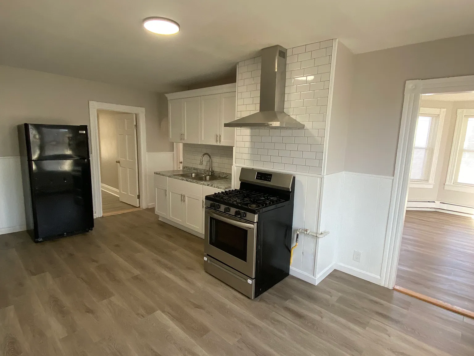 2 bed, 900 sqft, $1,800 — Photo 2