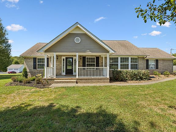 3rd image of 306 Davis Green Ln