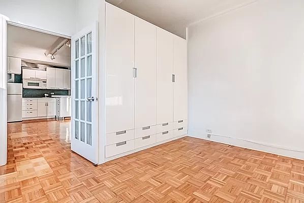 1st image of 118 W 72nd St APT 1104