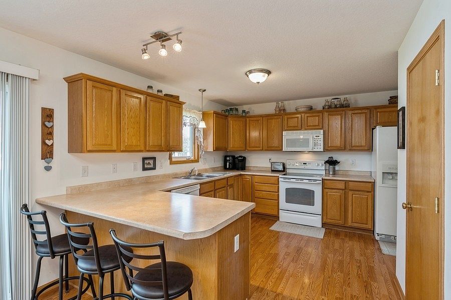 1212 E 18th St, Norwalk, IA 50211 Zillow
