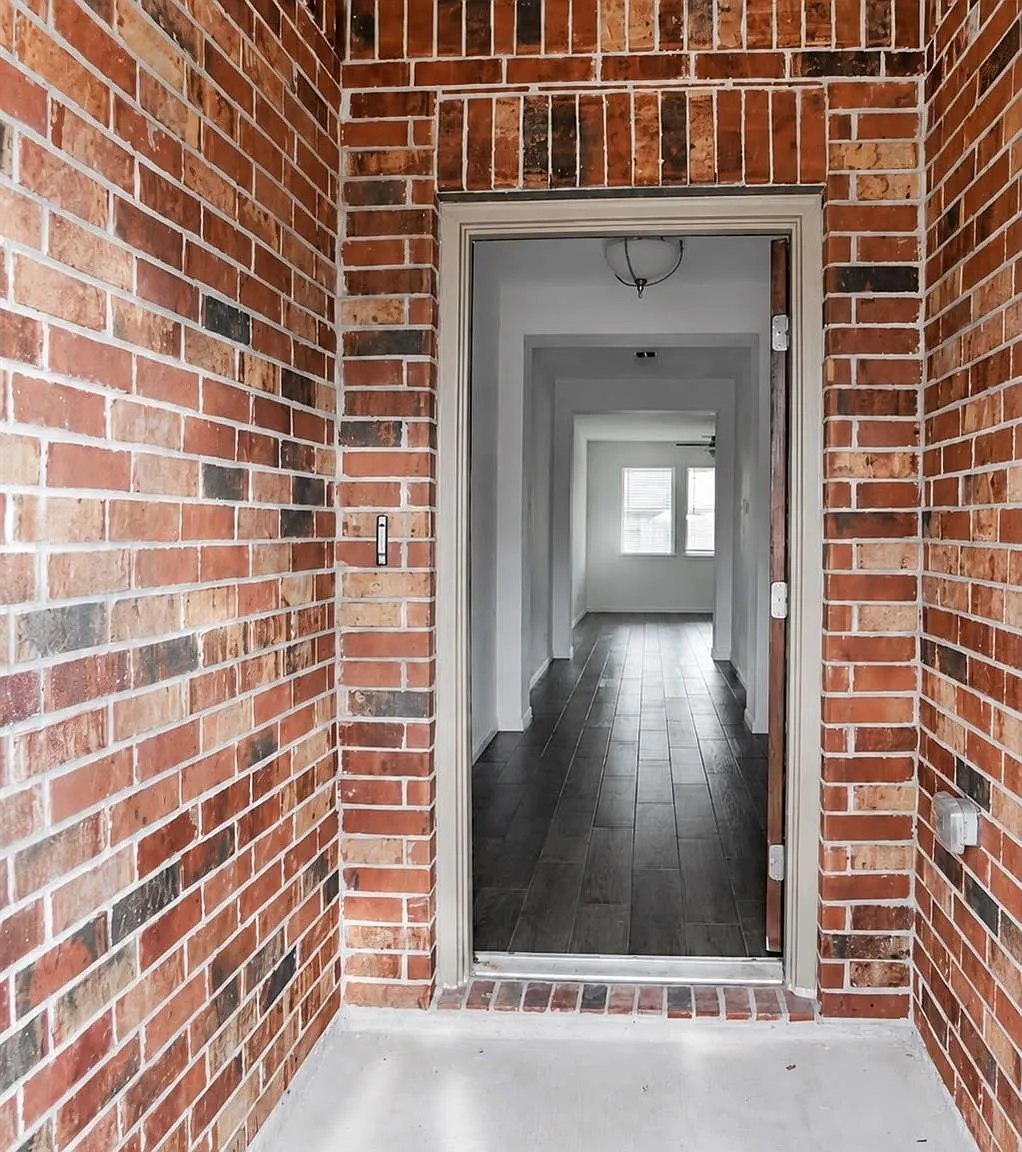4 bed, 2.0 bath, 1934 sqft, $2,300 — Photo 3