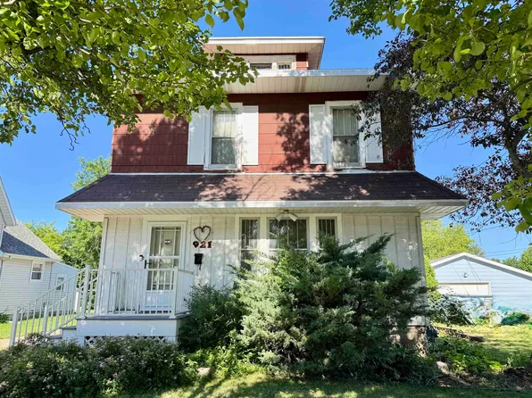 921 Cornelia St, Janesville, WI 53545