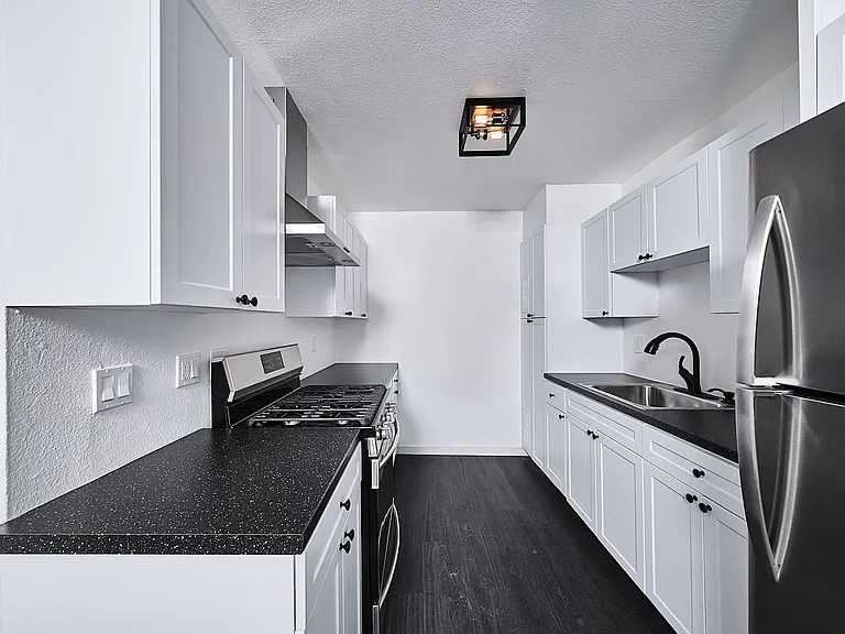 Boho On 40th Street Apartments — Photo 37