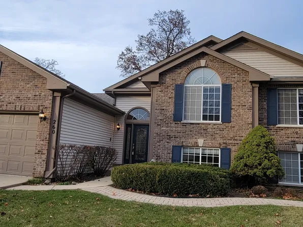 260 Shipland Dr, Crystal Lake, IL 60012
