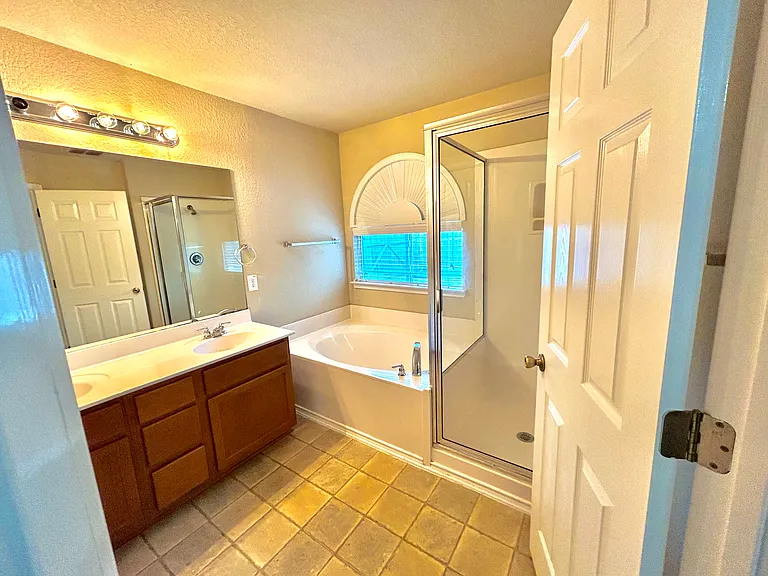 333 Diana Dr — Photo 11