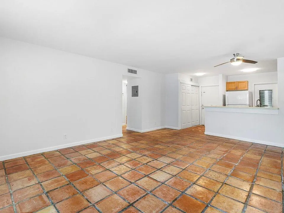 420 SE 2nd Ave #2