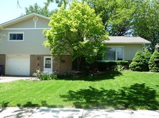 15148 Chaucer Dr, Oak Forest, IL 60452