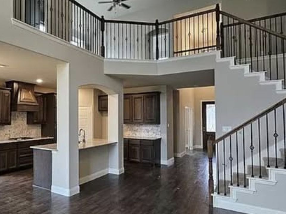 2nd image of 113 Michael Dr