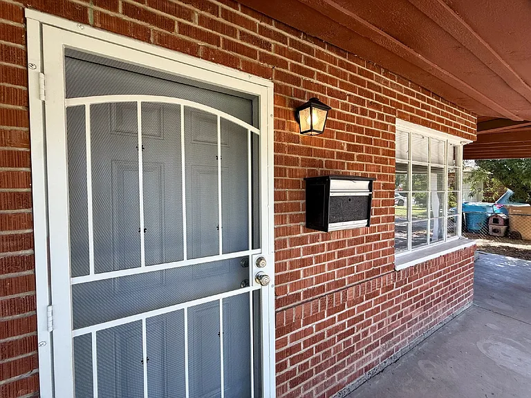 1514 W Rovey Ave — Photo 4