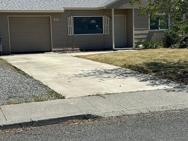 812 Lindberg Ln — Photo 1