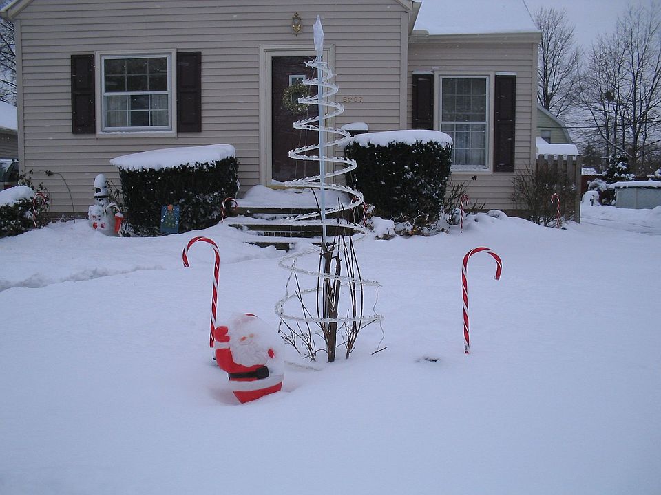 1st image of 5207 Wellington Ave