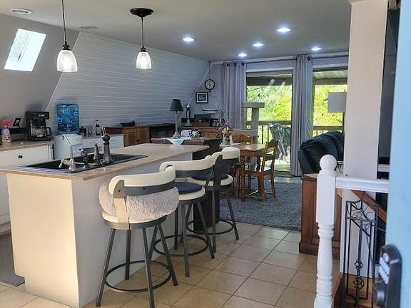 2nd image of 1323 La Crescent Pl #A