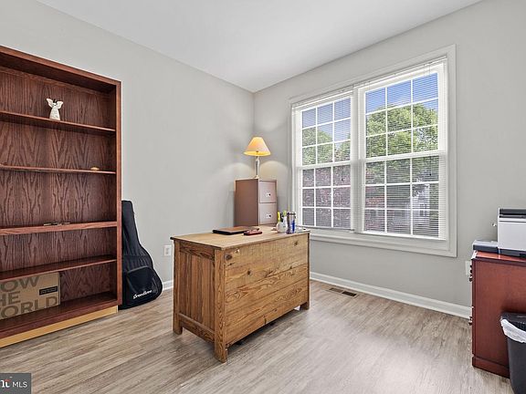 4th image of 9142 Mineola Ct