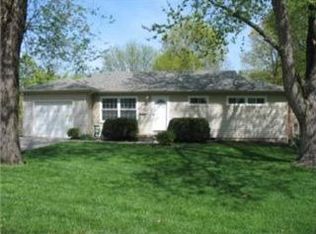 8012 Outlook Dr, Prairie Village, KS 66208